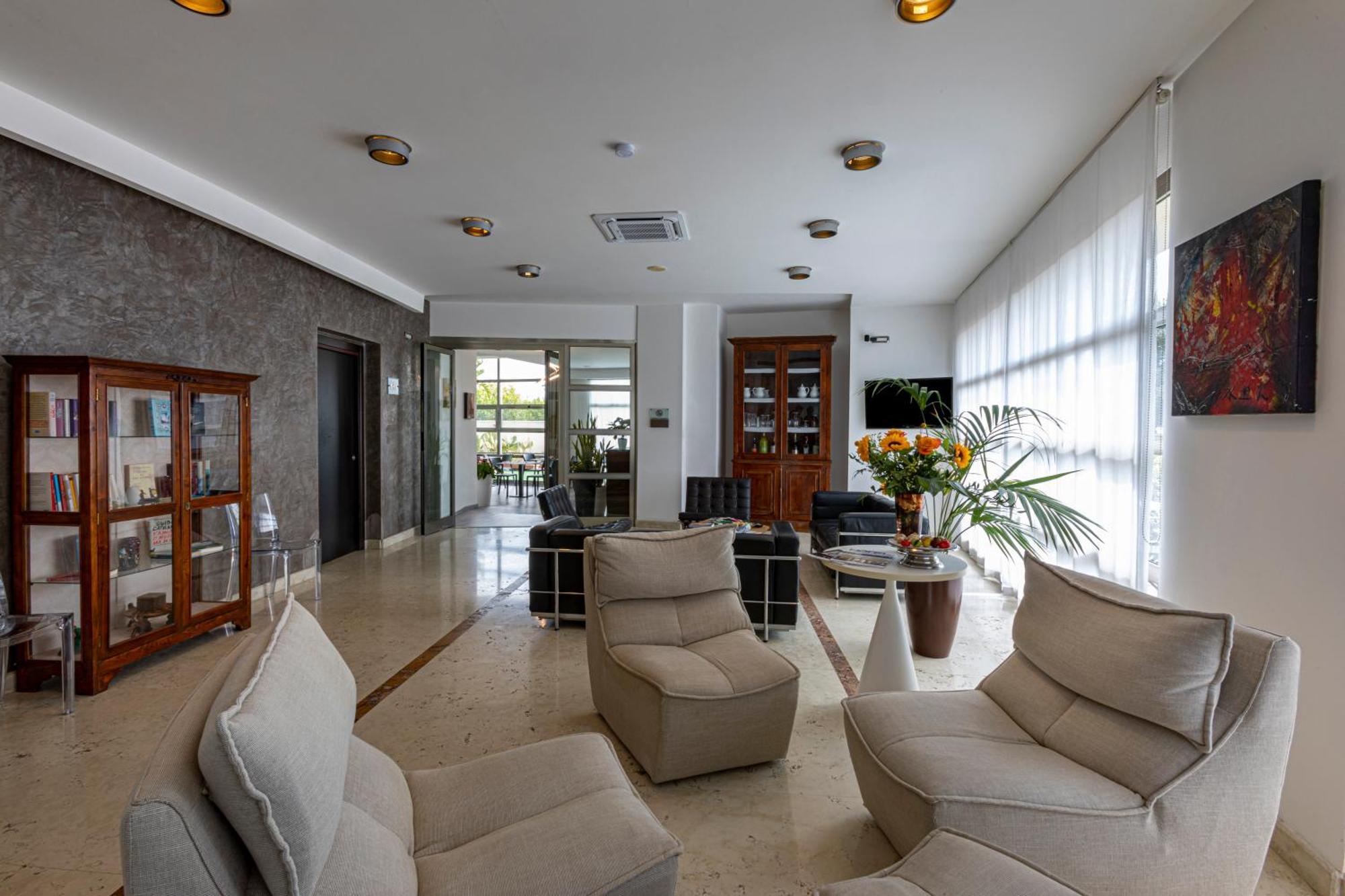 סירקוזה Albatros Hotel מראה חיצוני תמונה