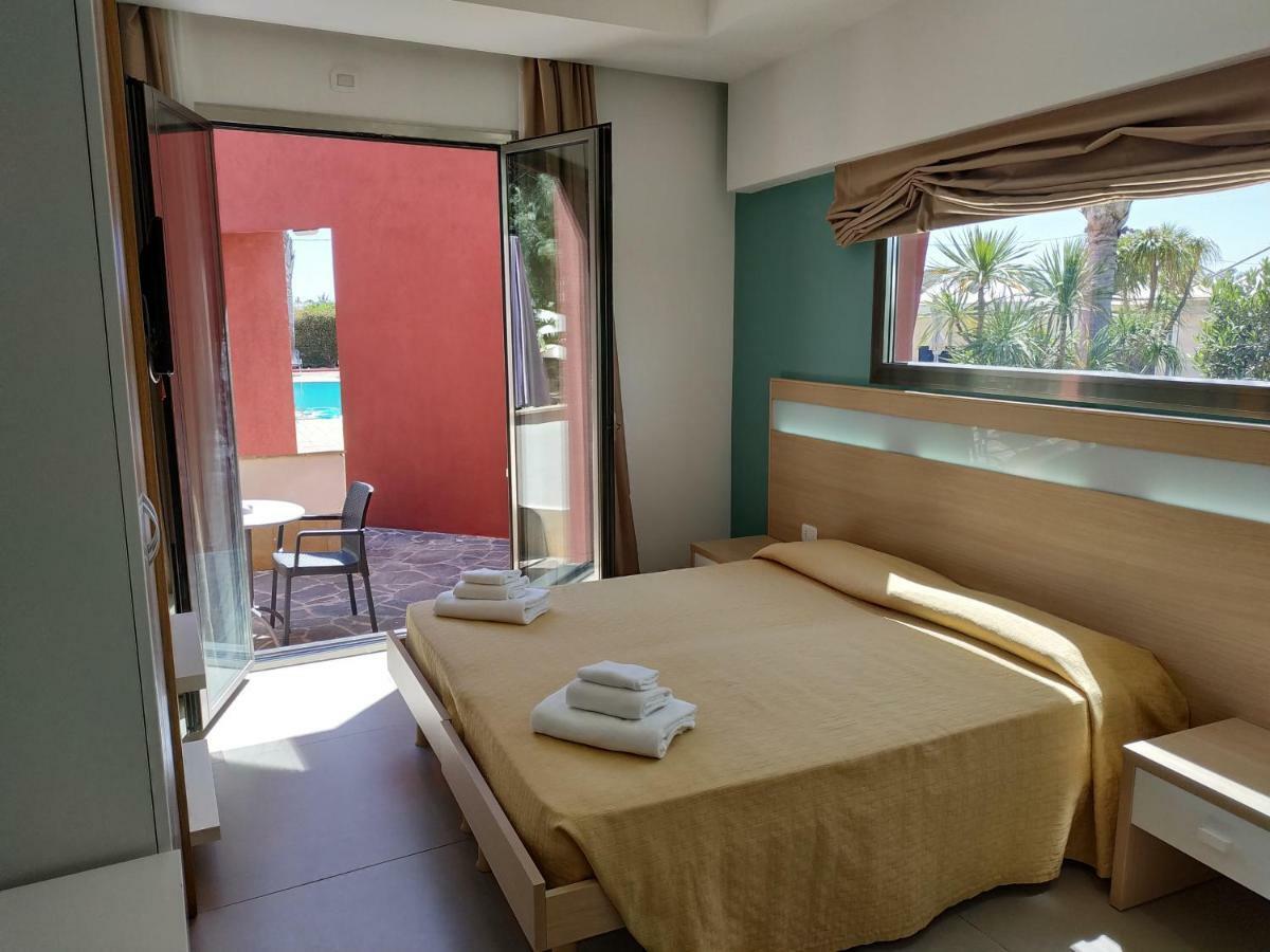 סירקוזה Albatros Hotel מראה חיצוני תמונה